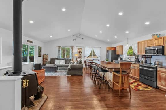 Lakeview Terrace Retreat with Hot Tub - Image 1