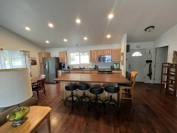 Lakeview Terrace Retreat with Hot Tub - Image 2